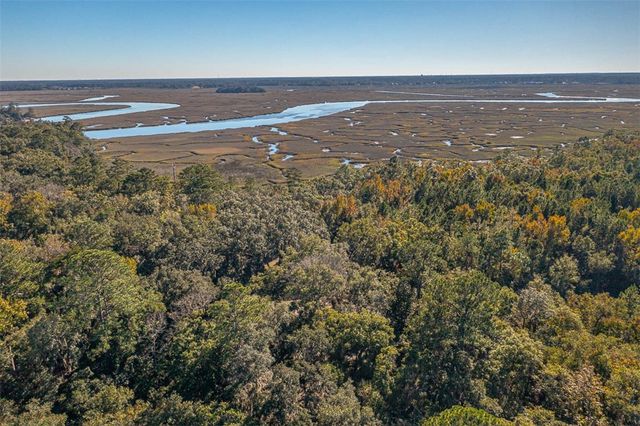 8 W London Hill Road, Woodbine, GA 31569