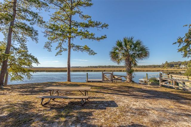 8 W London Hill Road, Woodbine, GA 31569