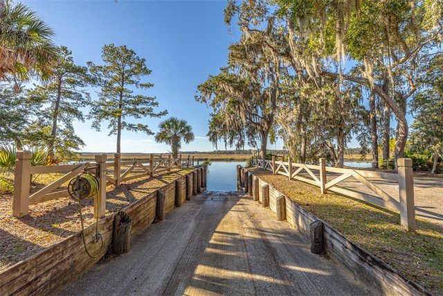 8 W London Hill Road, Woodbine, GA 31569