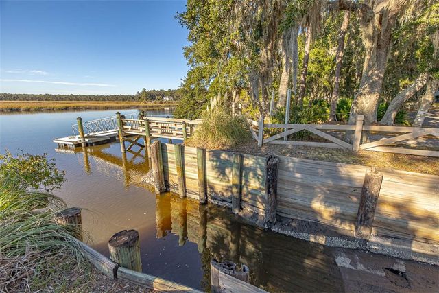 8 W London Hill Road, Woodbine, GA 31569