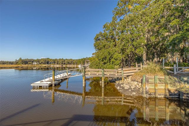 8 W London Hill Road, Woodbine, GA 31569