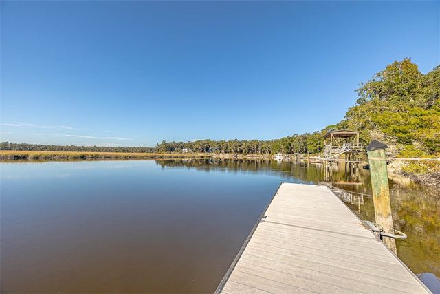 8 W London Hill Road, Woodbine, GA 31569