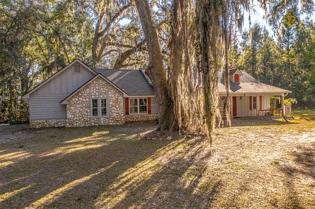 8 W London Hill Road, Woodbine, GA 31569