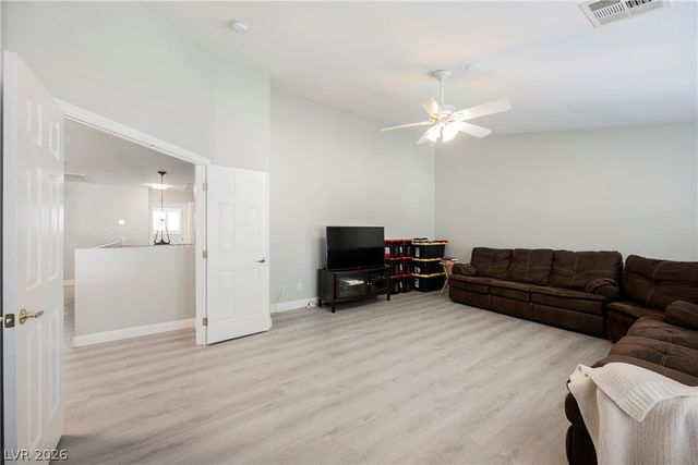 8709 Butterchurn Avenue, Las Vegas, NV 89143