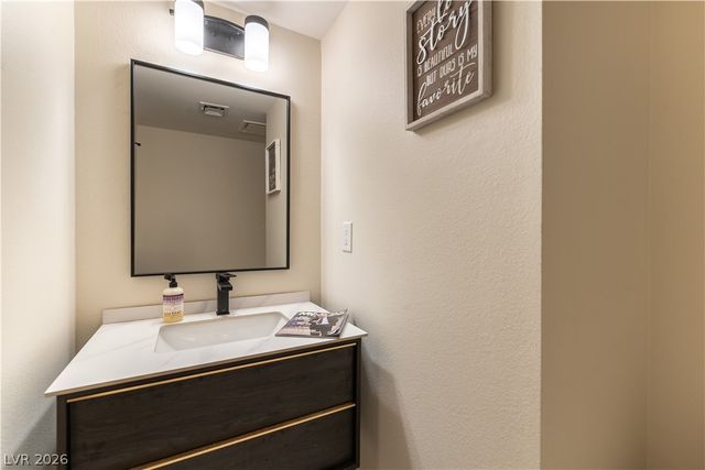 2845 Queens Courtyard Drive, Las Vegas, NV 89109