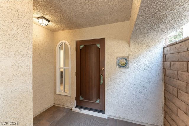 2845 Queens Courtyard Drive, Las Vegas, NV 89109