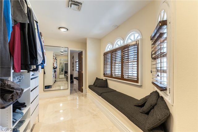 2845 Queens Courtyard Drive, Las Vegas, NV 89109