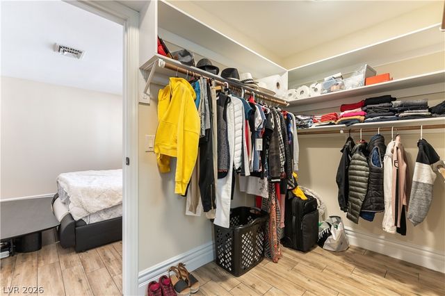 2845 Queens Courtyard Drive, Las Vegas, NV 89109