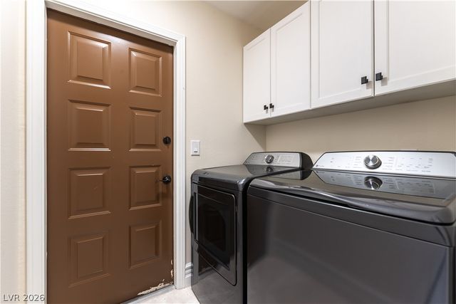 2845 Queens Courtyard Drive, Las Vegas, NV 89109