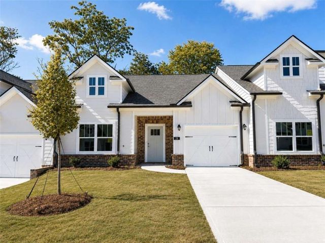 28 Village Court, Cleveland, GA 30528