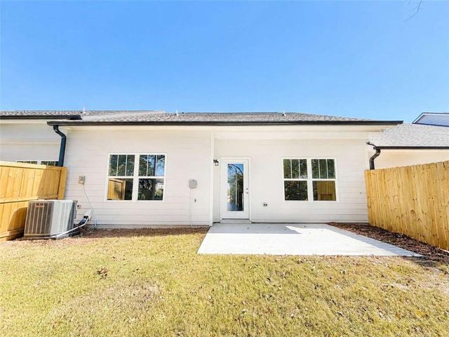 28 Village Court, Cleveland, GA 30528