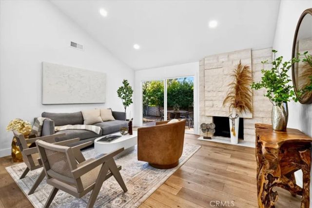 25 Dogwood South, Irvine, CA 92612