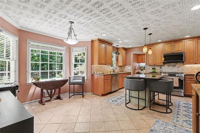 215 Hampton Woods Drive, Fayetteville, GA 30215