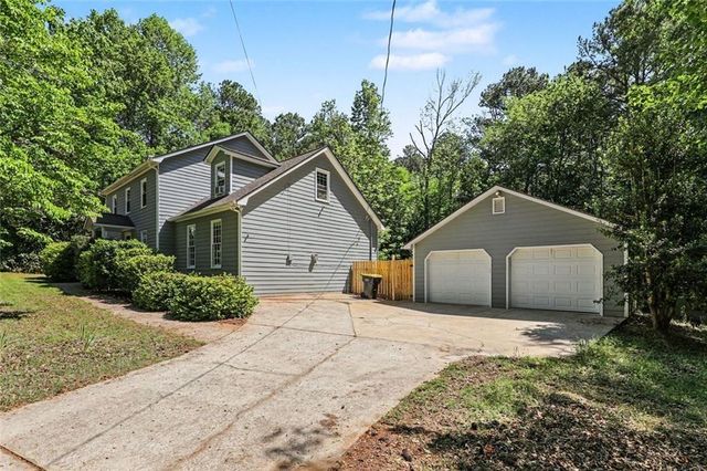 215 Hampton Woods Drive, Fayetteville, GA 30215
