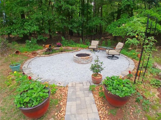 215 Hampton Woods Drive, Fayetteville, GA 30215