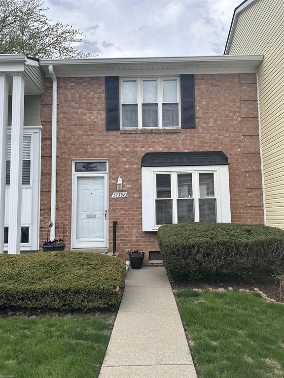37398 Charter Oaks Boulevard, Clinton Township, MI 48036