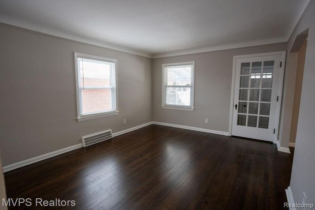 21337 Universal Avenue, Eastpointe, MI 48021