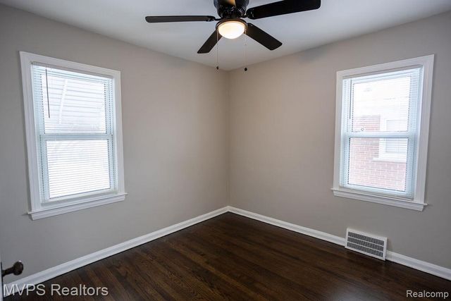 21337 Universal Avenue, Eastpointe, MI 48021