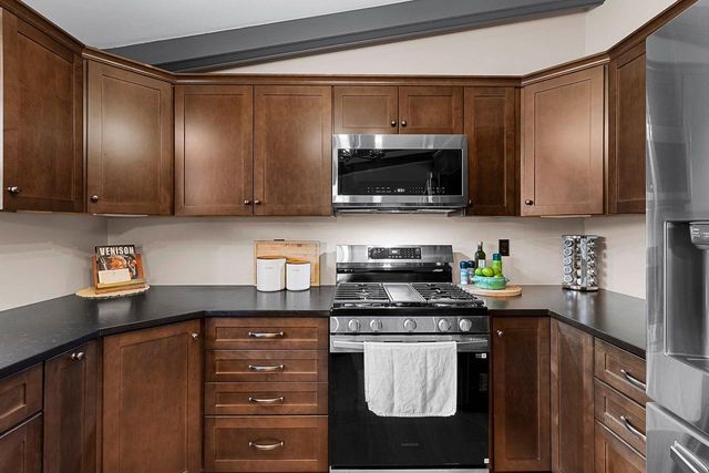 951 DUCHATEAU AVENUE, Green Bay, WI 54304