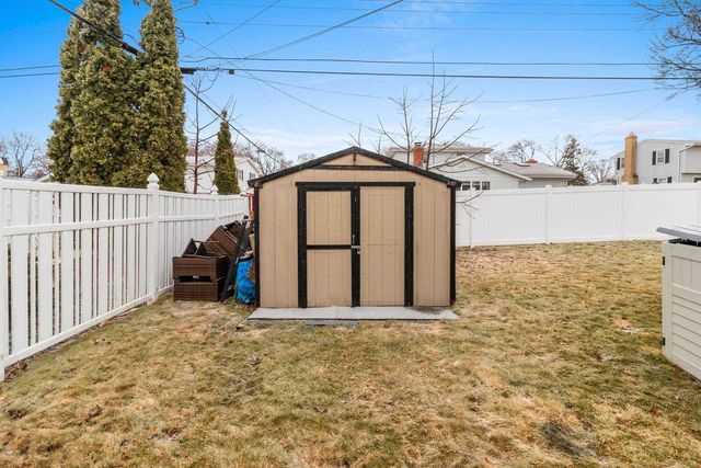 951 DUCHATEAU AVENUE, Green Bay, WI 54304