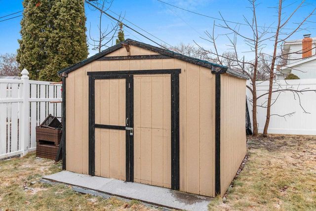 951 DUCHATEAU AVENUE, Green Bay, WI 54304