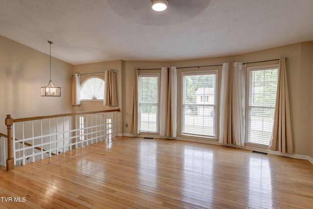 104 Mountain View Drive, Mount Carmel, TN 37645
