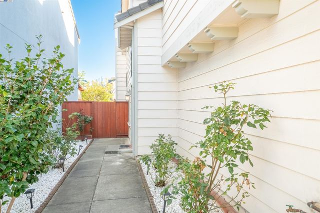 15822 Devonwood Way, San Lorenzo, CA 94580