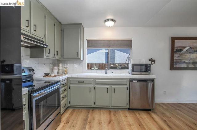 979 Walnut Dr, Oakley, CA 94561