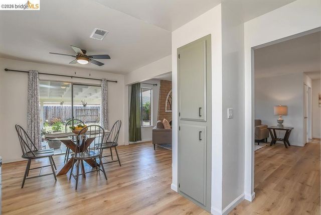 979 Walnut Dr, Oakley, CA 94561