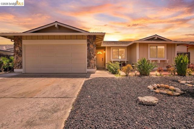 979 Walnut Dr, Oakley, CA 94561