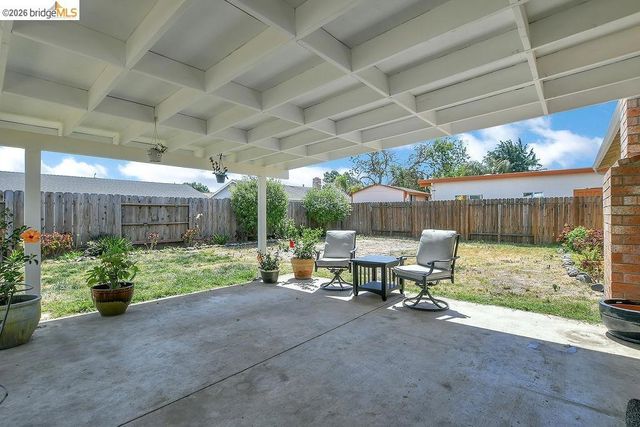 979 Walnut Dr, Oakley, CA 94561