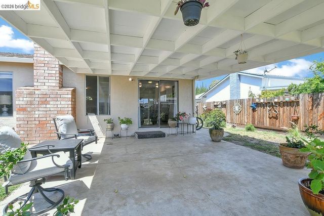 979 Walnut Dr, Oakley, CA 94561