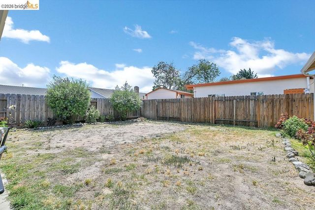 979 Walnut Dr, Oakley, CA 94561