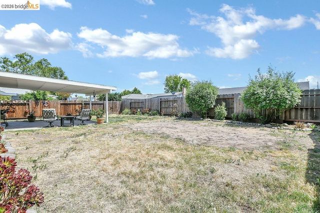 979 Walnut Dr, Oakley, CA 94561