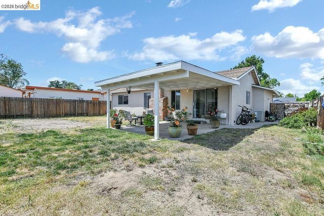 979 Walnut Dr, Oakley, CA 94561