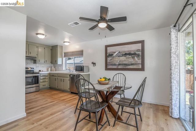 979 Walnut Dr, Oakley, CA 94561