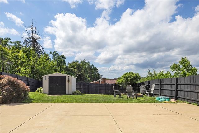 4470 Woodhill Dr, Munhall, PA 15120