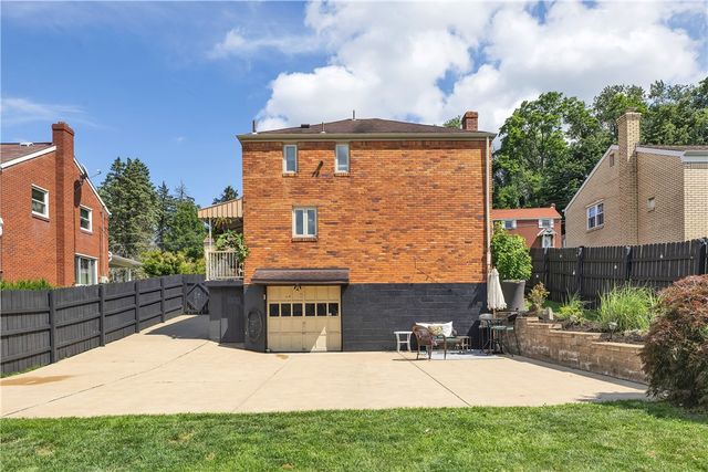 4470 Woodhill Dr, Munhall, PA 15120