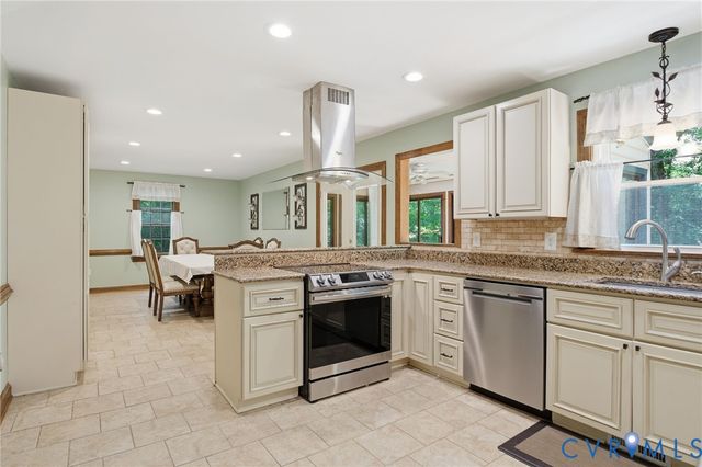 6111 Skybird Ct, Chesterfield, VA 23838