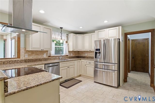 6111 Skybird Ct, Chesterfield, VA 23838
