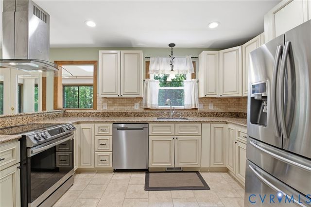 6111 Skybird Ct, Chesterfield, VA 23838