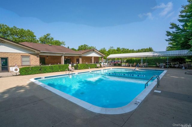 260 Waverly Avenue 15, Patchogue, NY 11772