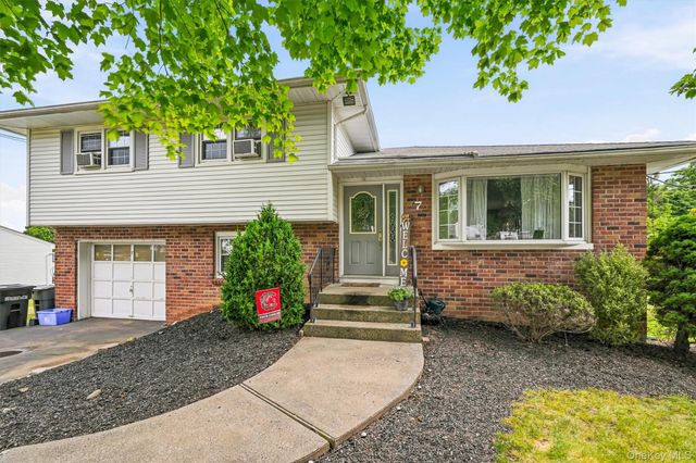 7 Tamarac Lane, Stony Point, NY 10980
