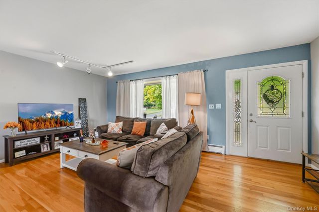 7 Tamarac Lane, Stony Point, NY 10980