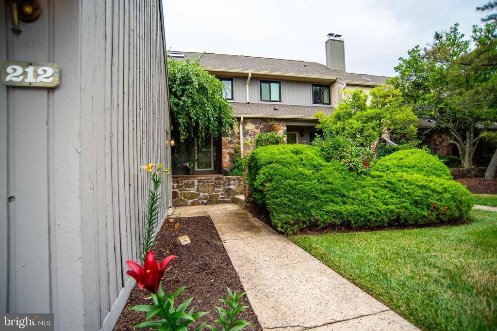 212 CLOVER HILL CT, Yardley, PA 19067