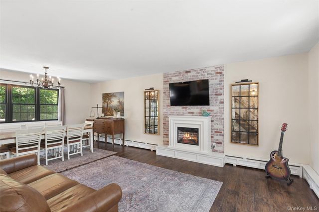 26 Avenue D, Holbrook, NY 11741