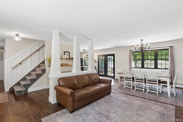 26 Avenue D, Holbrook, NY 11741
