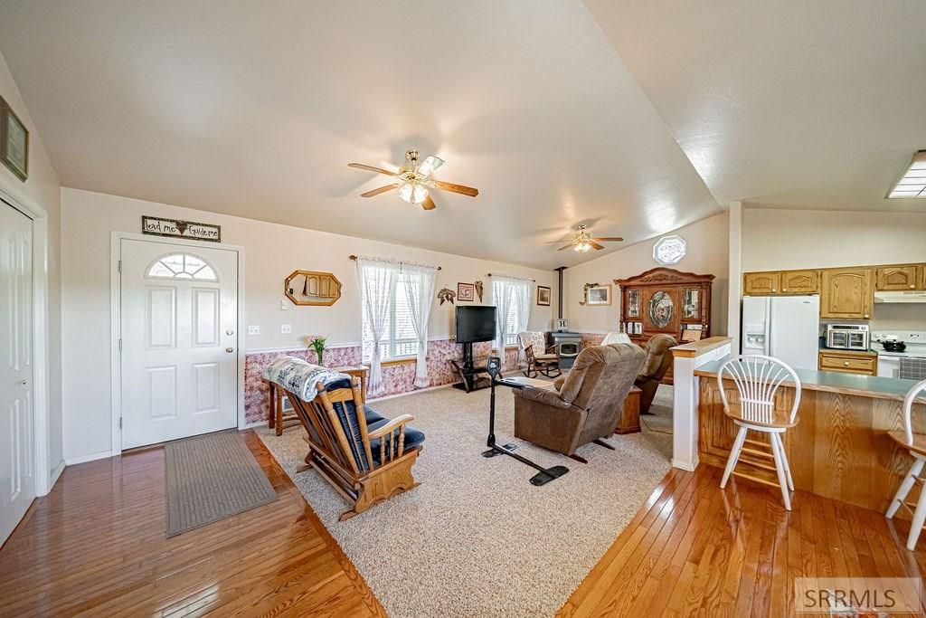 Image 2 of property listing at 647 N 1200 W, Blackfoot, ID 83221