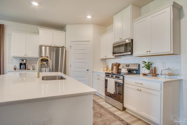 8130 Fir Tree Dr, Milton, FL 32583