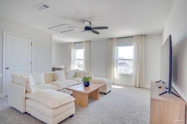 8130 Fir Tree Dr, Milton, FL 32583